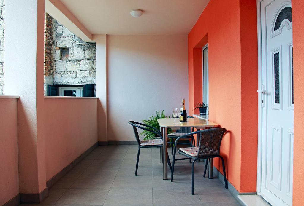 Apartment Ljubica Kastel Gomilica Kaštela Екстериор снимка