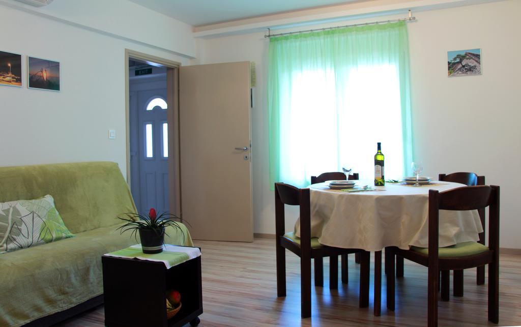 Apartment Ljubica Kastel Gomilica Kaštela Екстериор снимка