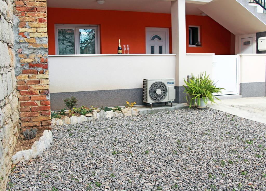 Apartment Ljubica Kastel Gomilica Kaštela Екстериор снимка
