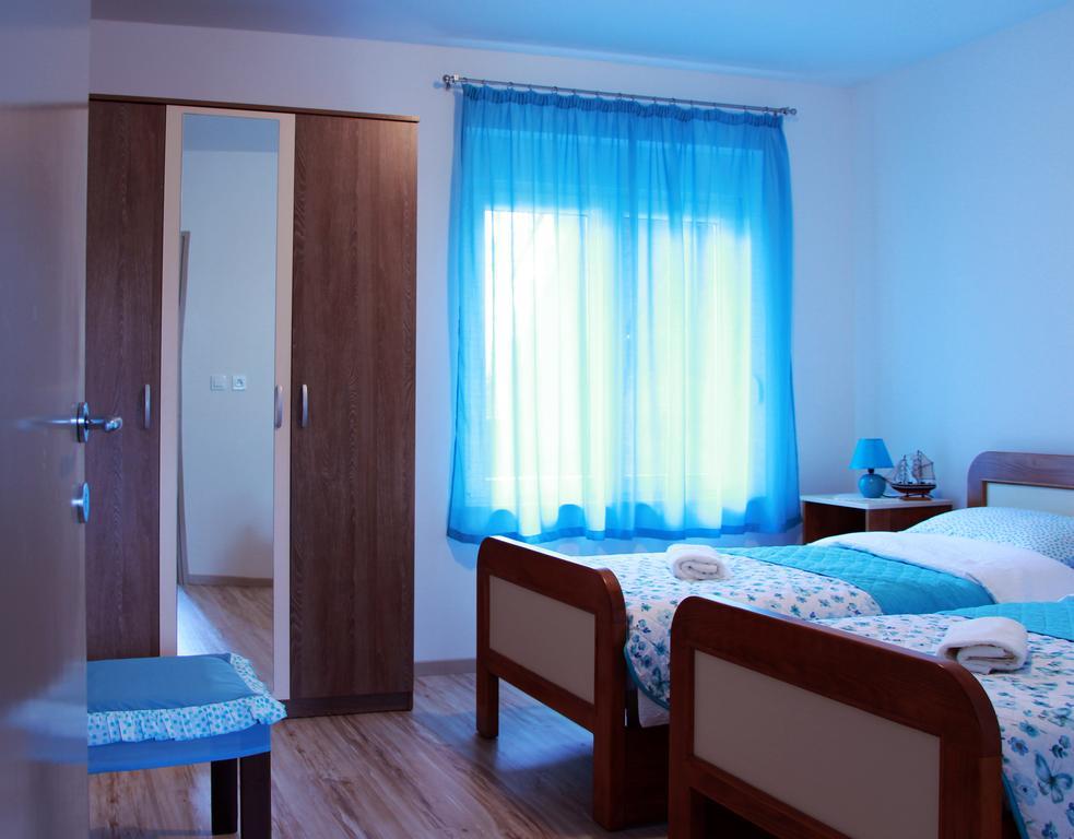 Apartment Ljubica Kastel Gomilica Kaštela Екстериор снимка