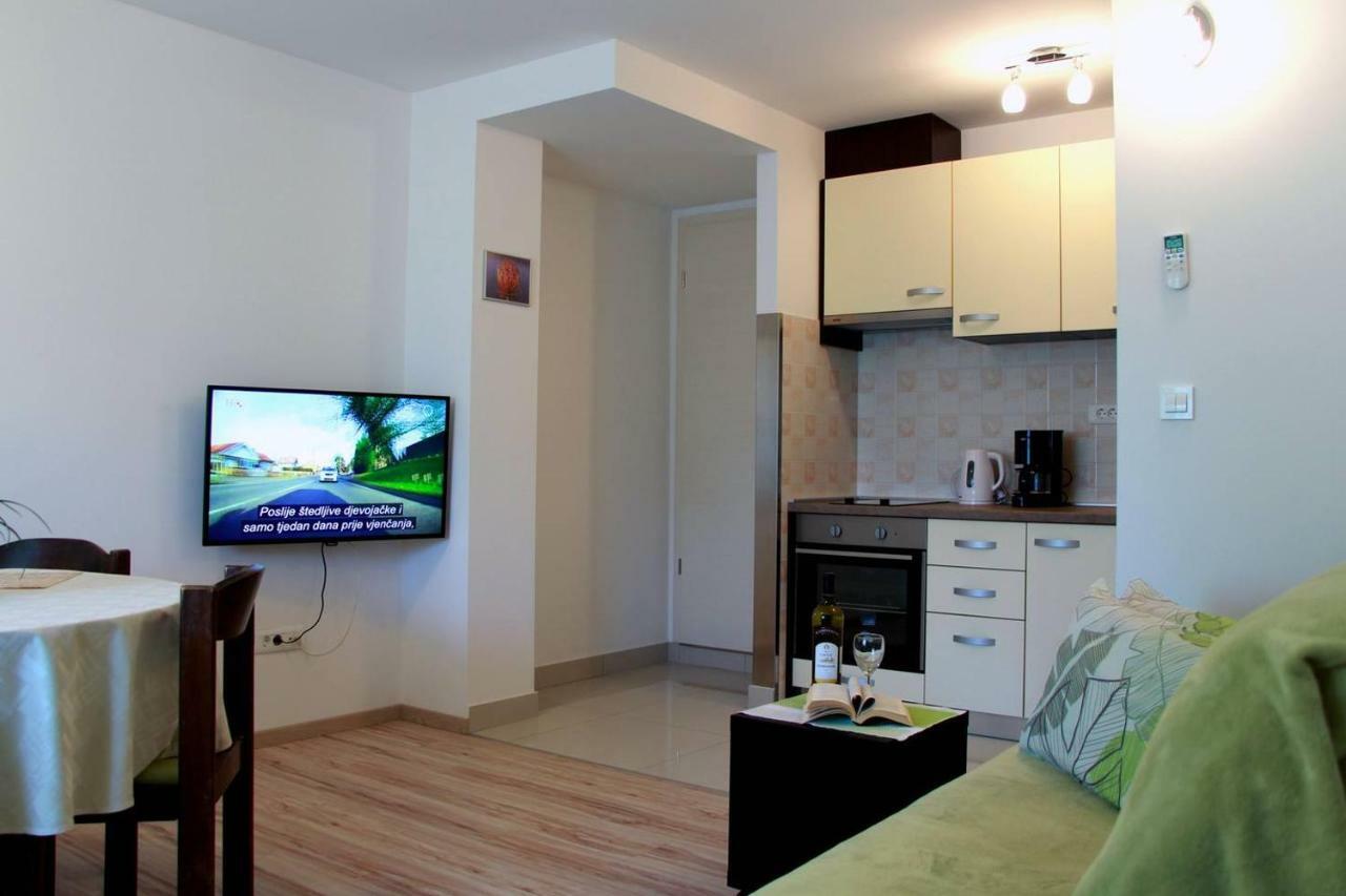Apartment Ljubica Kastel Gomilica Kaštela Екстериор снимка